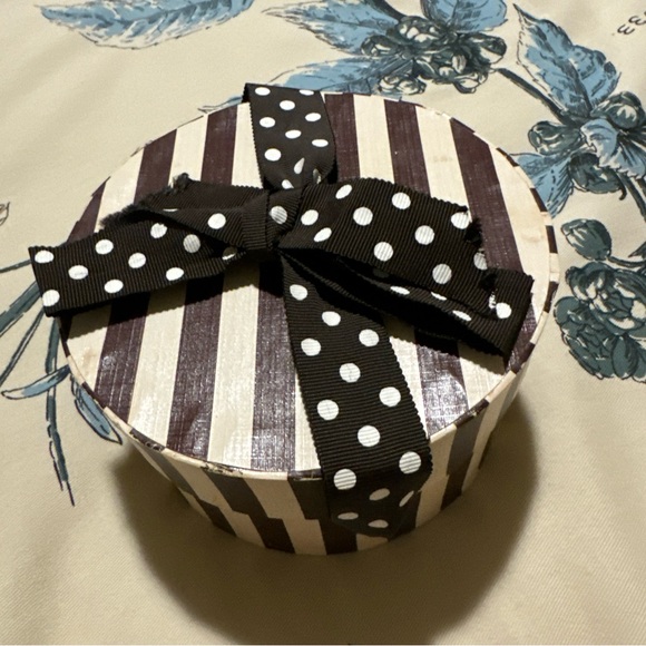 Henri Bendel Miniature Display Stripes and Ribbon Box With Polka Dot - Picture 2 of 7